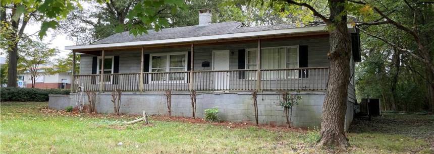 703 Betty St