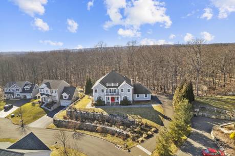450 Nutmeg Ln 450