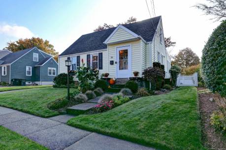 56 Alden Pl