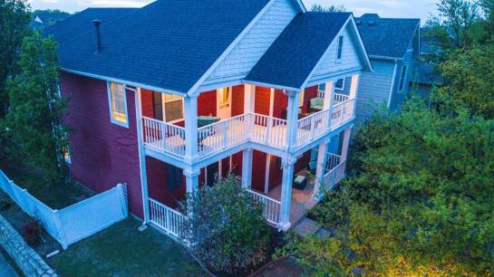 1301 Live Oak Ln