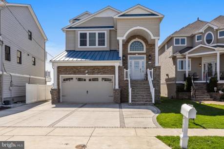 728 W Shore Dr