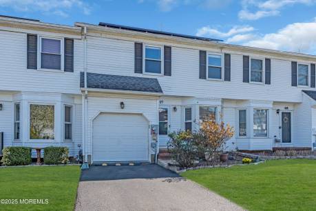 69 Carriage Ln