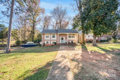 8905 Longview Dr