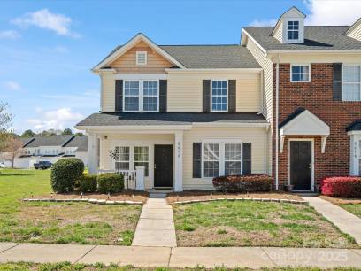2012 Oakstone Dr