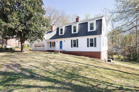 916 Rollingwood Dr