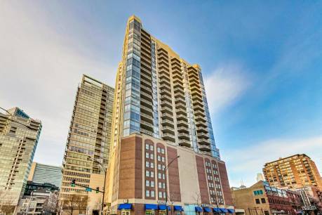 645 N Kingsbury St 1009