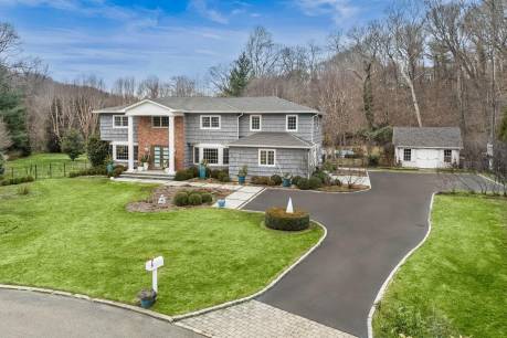9 Flower Hill Ct