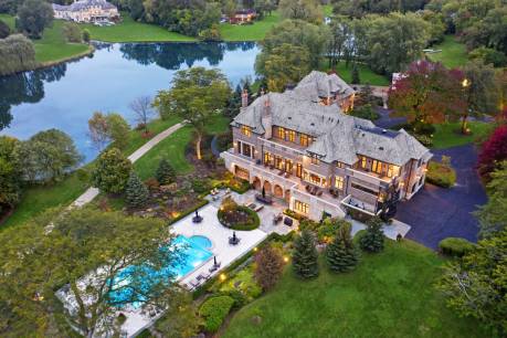 45 Lakeview Ln