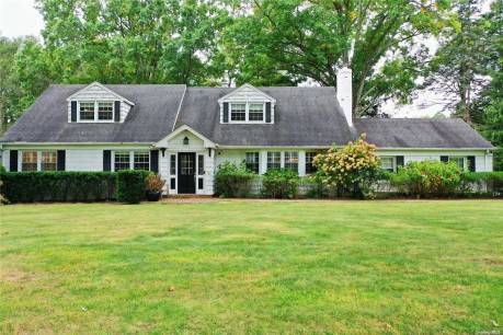 8 Haddington Dr