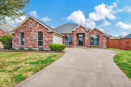 8105 Sawgrass Ln
