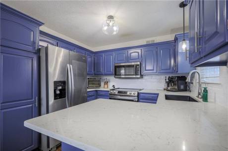 1103 Camelot Dr