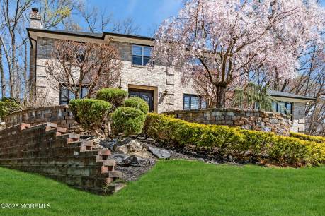 27 Emerald Dr