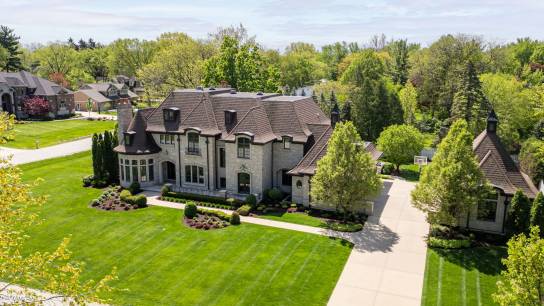 26w051 W Mohican Dr