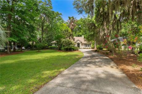 6 Greenwood Dr