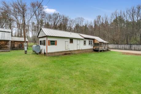 33 Plains Rd