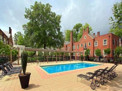 43 E Lock Ln