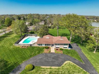 11723 Lakeshore Dr