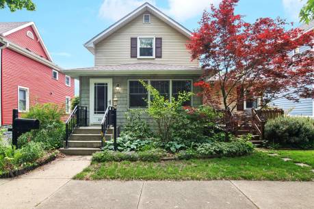 215 W North St