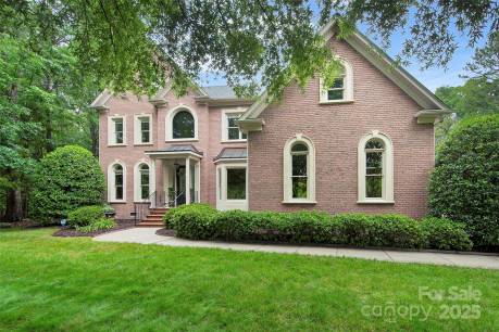 552 Wyndham Ln