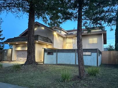 2422 Adonis Way