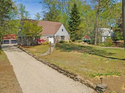 41 Cedarhurst Ln