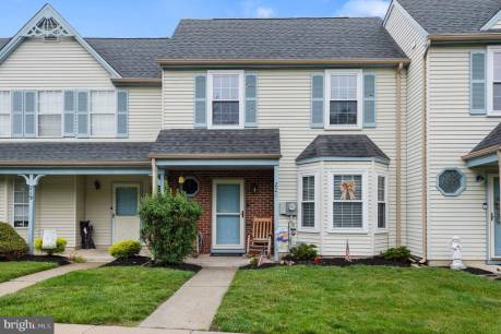 221 Knoll Dr
