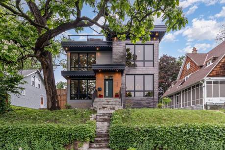 212 Oliver Ave S