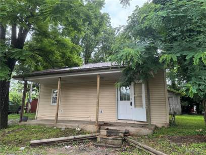 613 Hart St