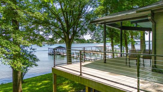 3248 Lake Shore Rd S