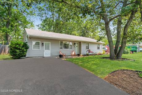 225 Huxley Dr