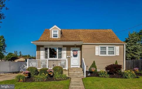 18 Cloverdale Rd