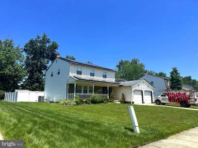 17 Erindale Dr