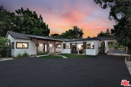 10453 Sarah St