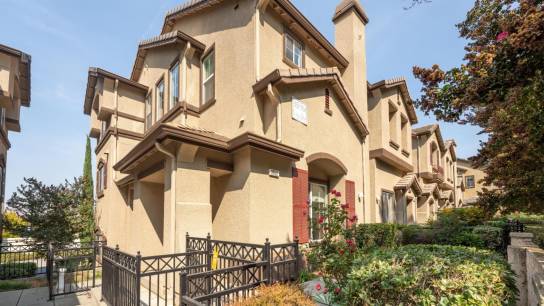 3152 Vinifera Dr