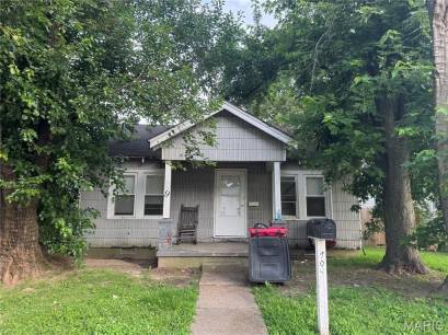 709 E Gladys St