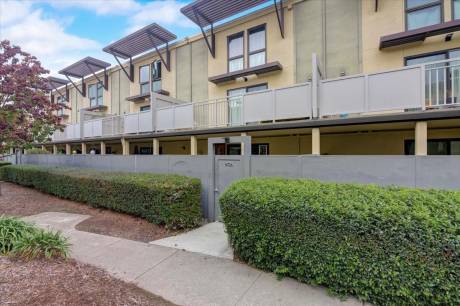 8106 Admiralty Ln