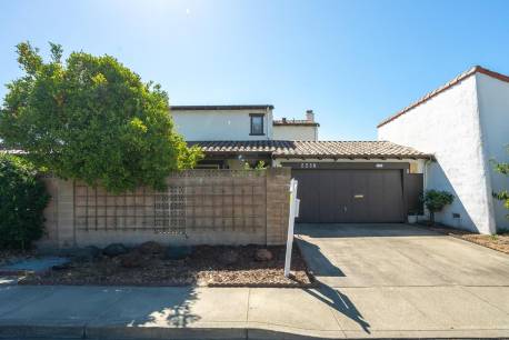 2236 Gomes Rd