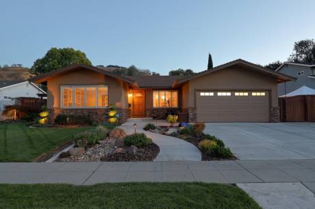 552 Curie Dr
