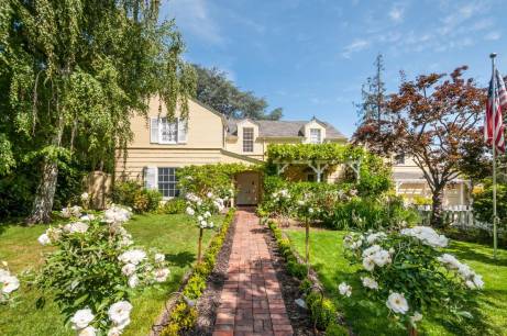 644 Woodstock Rd