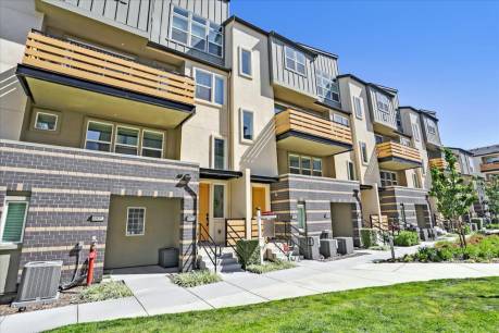 1975 Mahuron Cir