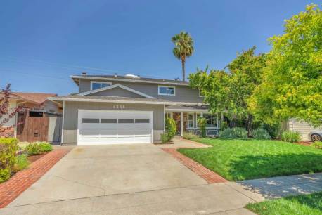 1936 Crestmont Dr