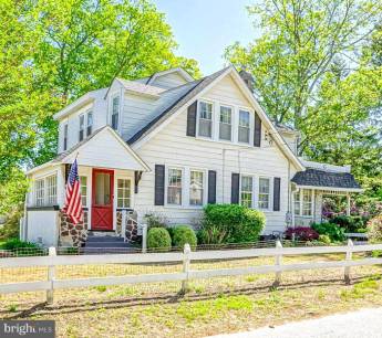 15 W Grove St