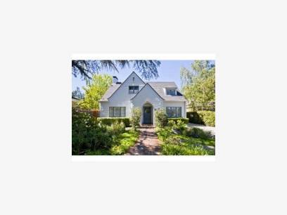 863 Melville Ave