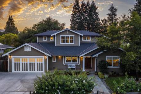 1110 Golden Way