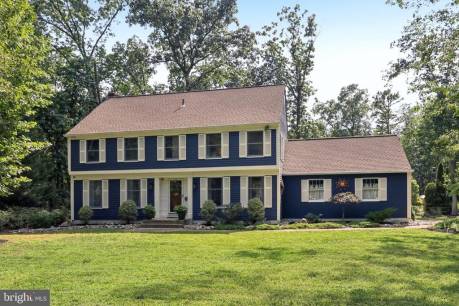 4 Roxbury Dr