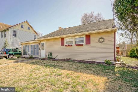 8 Rose Ave