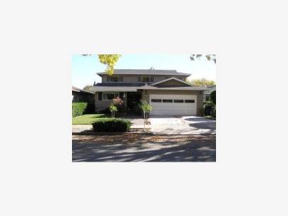 1747 Rosemary Ln