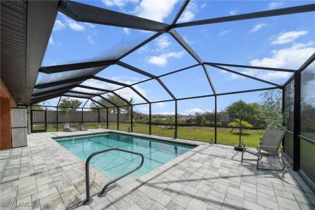 325 NW 12th Pl