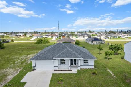 2020 NE Juanita Pl