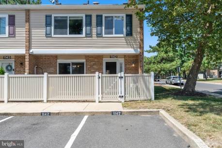 1142 Golden Pond Ct